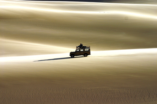 Im Land Rover durch das Dünenmeer an der Skelettküste Im Land Rover durch das Dünenmeer an der Skelettküste