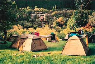 Camping-Safaris in Afrika: ein Zeltlager